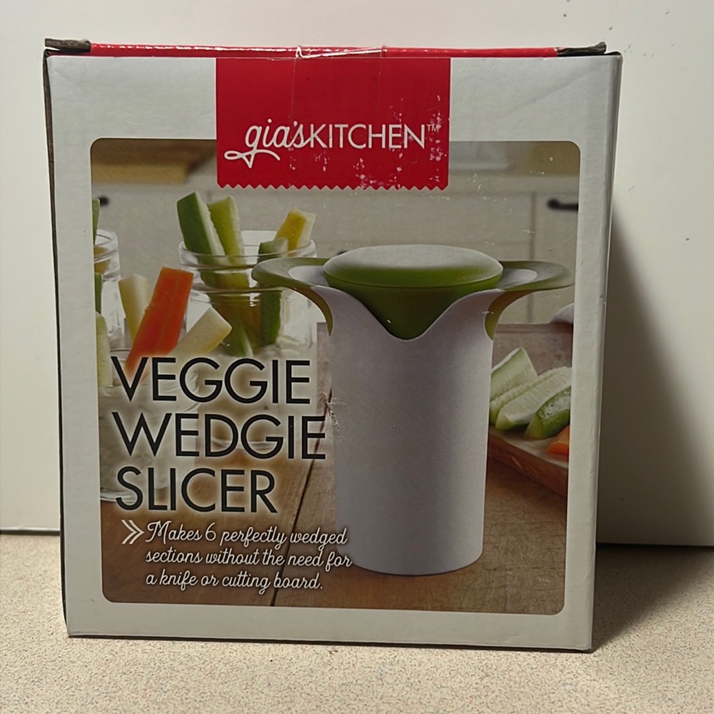 Gia’s Kitchen veggie wedgie slicer